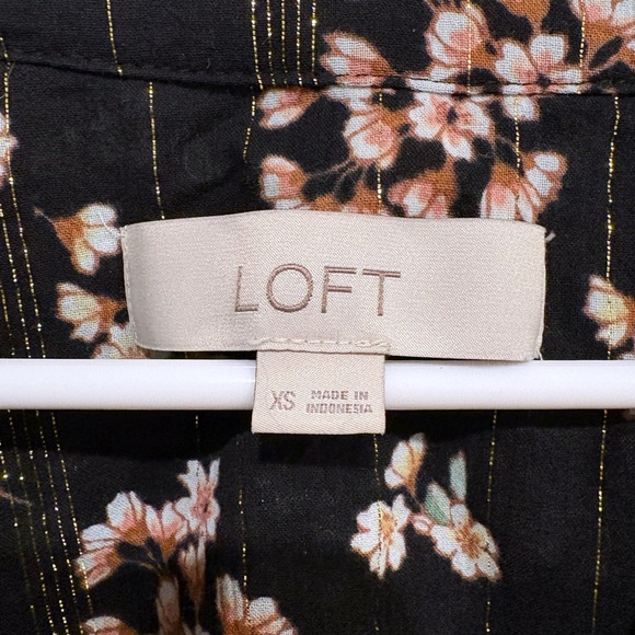 Women's Loft Black Shimmer Floral Tie Neck‎ Blouse Size XS - Picture 9 of 10